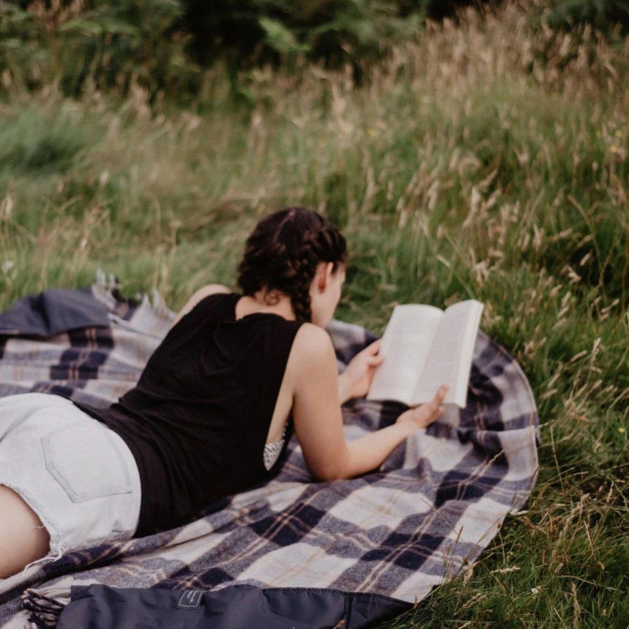Recycled Wool Picnic Blanket with Leather Strap | Bannockbane Silver Tartan - Merino & Me