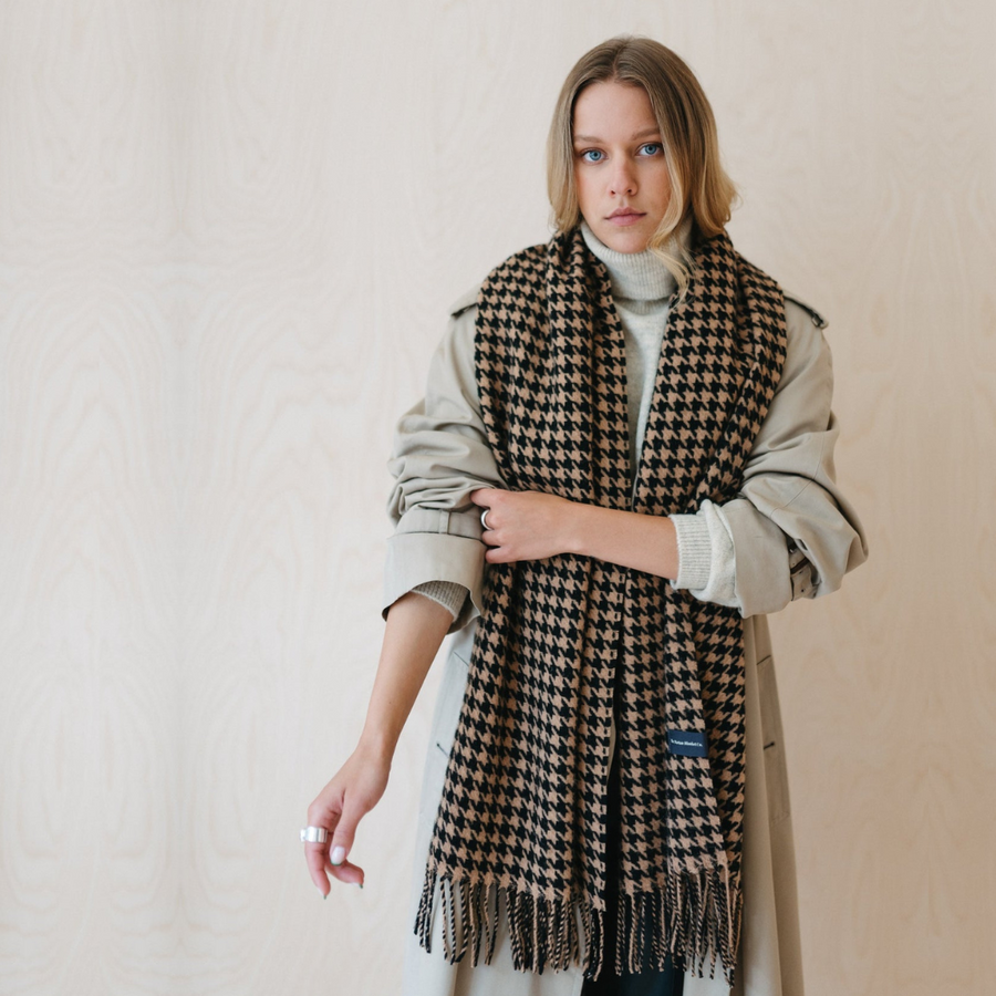 Lambswool Oversized Scarf | Camel Houndstooth