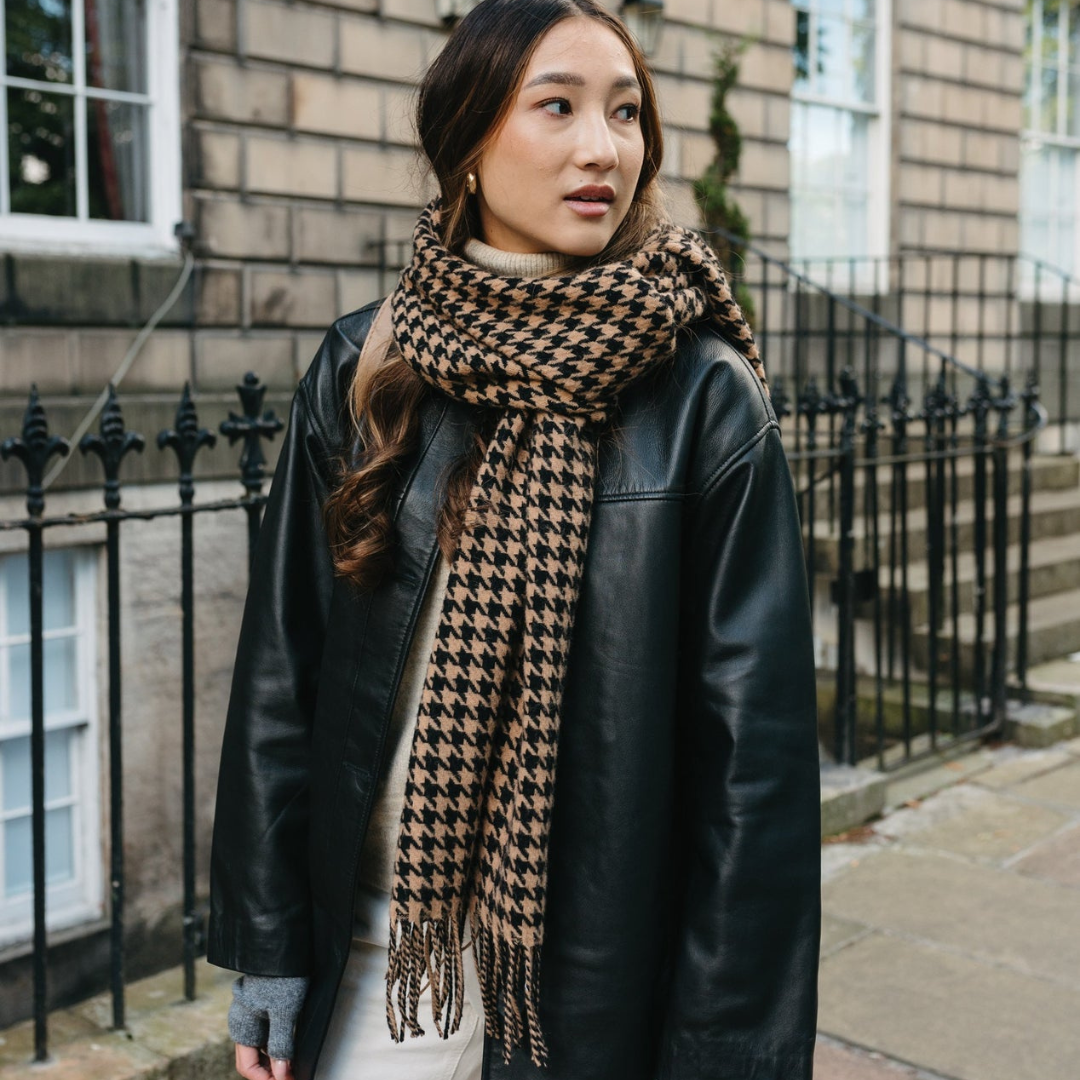 Lambswool Oversized Scarf | Camel Houndstooth