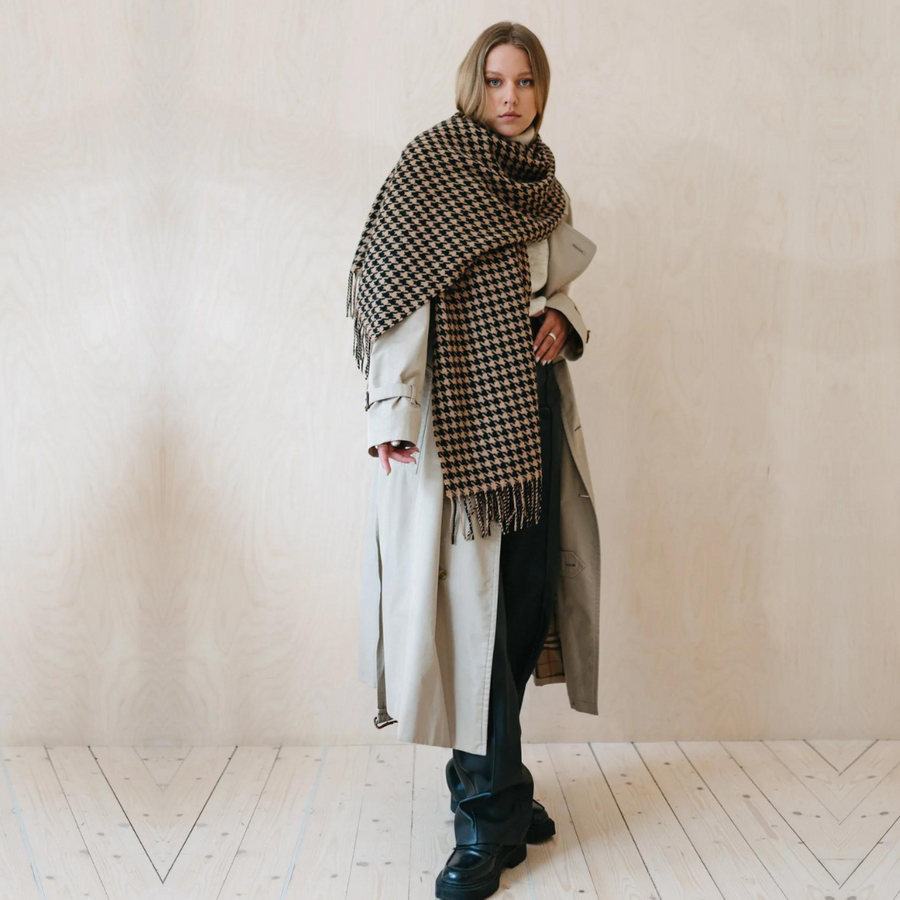 Lambswool Oversized Scarf | Camel Houndstooth